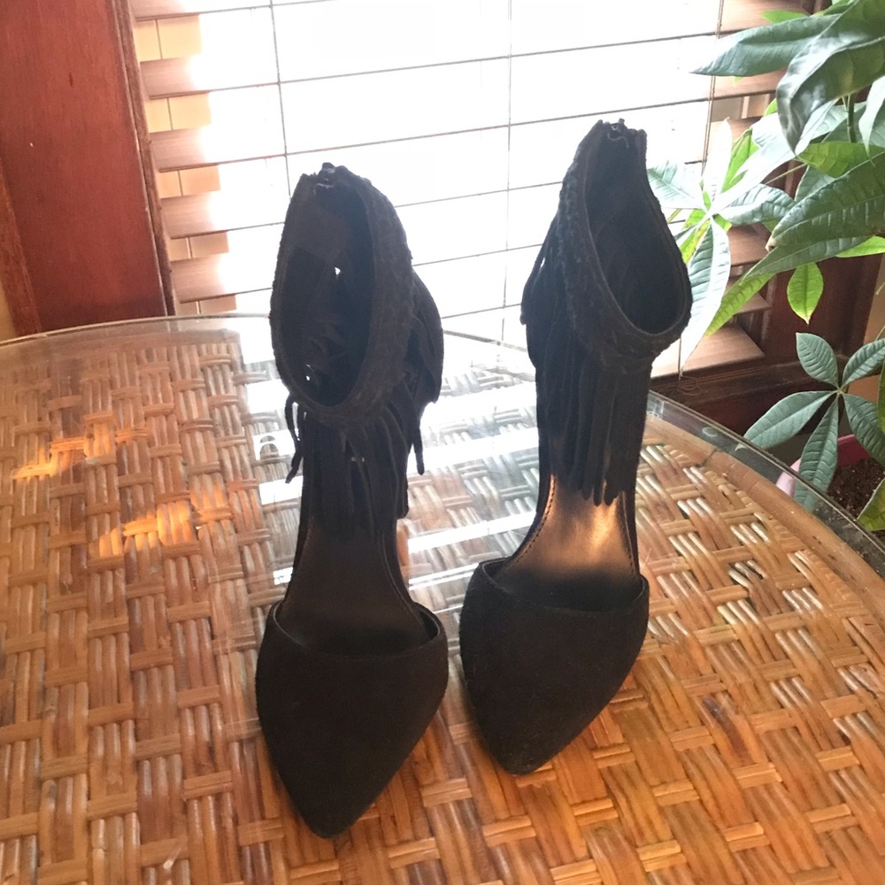 Black Fringe Pump - Picture 2 of 5